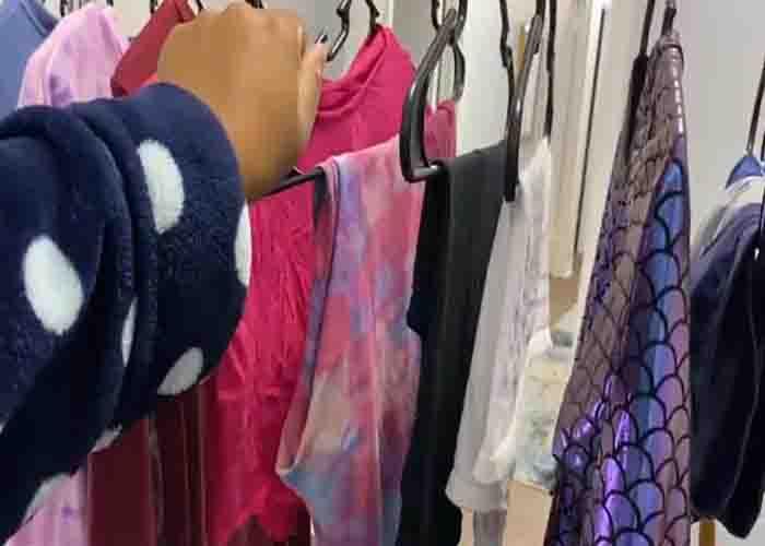 Hanging the clothes with ample space