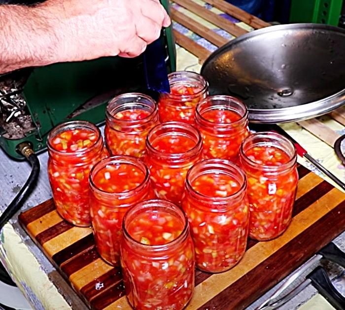 Use Ball Mason Jars To Can Homemade Salsa
