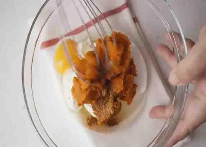 Making the pumpkin cheesecake batter