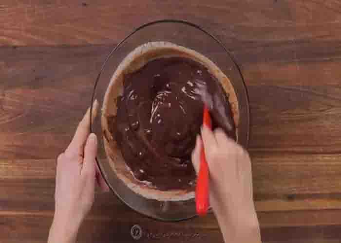 Making the 2-ingredient chocolate ganache