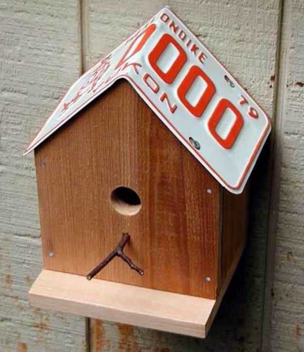 DIY Bird Houses - License Plate Birdhouse - Easy Bird House Ideas for Kids and Adult To Make - Free Plans and Tutorials for Wooden, Simple, Upcyle Designs, Recycle Plastic and Crea