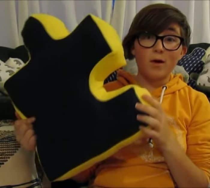 Easy To Sew DIY Puzzle Piece Pillow