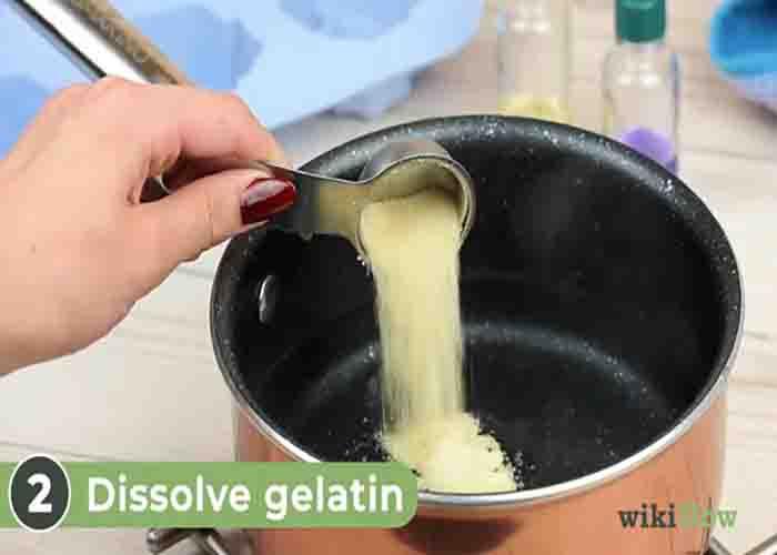 Making the DIY jelly soap