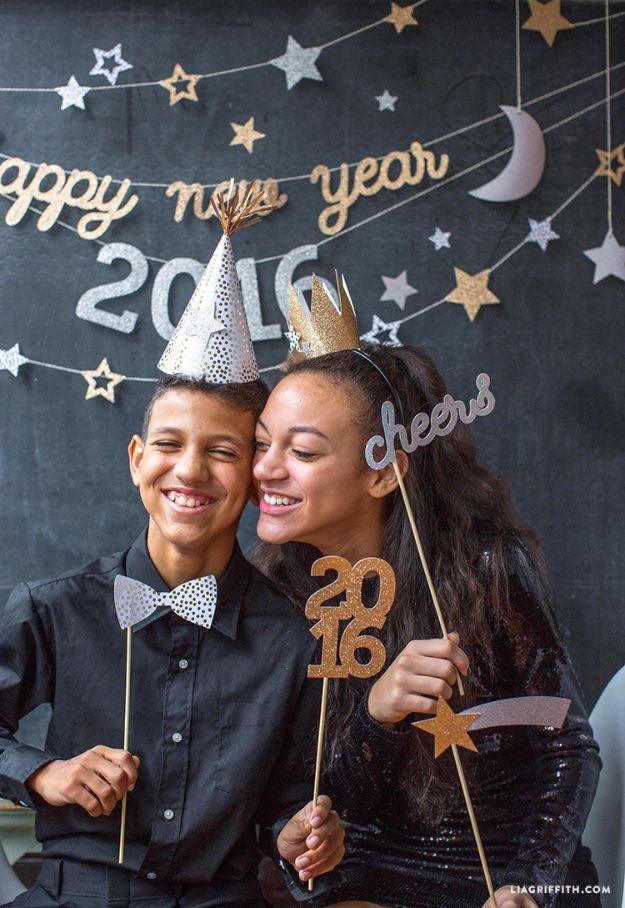 New Years Eve Decor Ideas - New Year’s Eve Party Props for Teens - DIY New Year's Eve Decorations - Cheap Ideas for Banners, Balloons, Party Tables, Centerpieces and Festive Stream