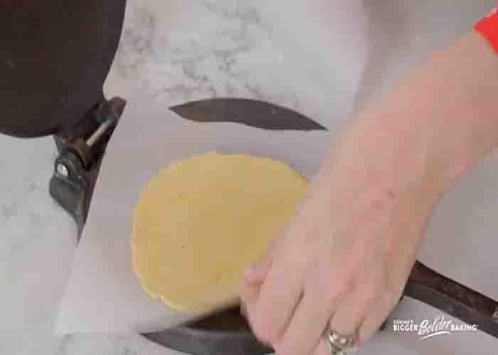 Pressing the corn tortilla flat