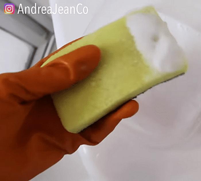 How To Remove Hard Water Stains and Soap Scum in the Shower Lemon