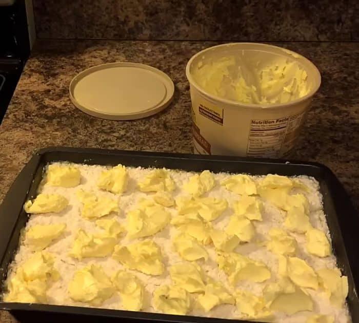 How to Make Peach Cobbler Dump Cake Ingredients