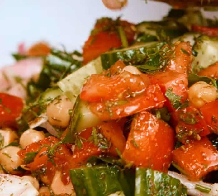 How to Make Chickpea Salad