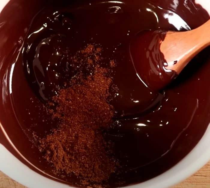 Easy and quick chocolate almonds recipe