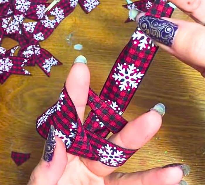 Easy Ribbon Bow Tying Hack