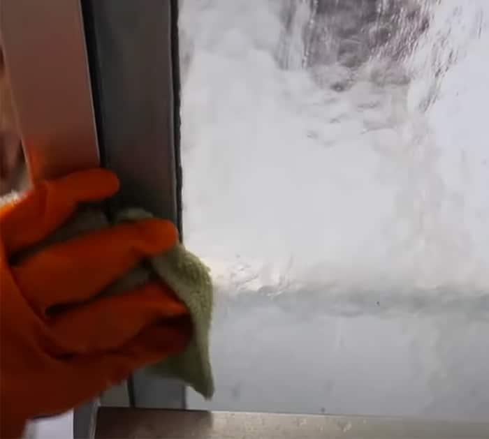 Remove Soap Scum - DIY Grout Cleaner - DIY Cleaning Product - Shower Cleaning Hack