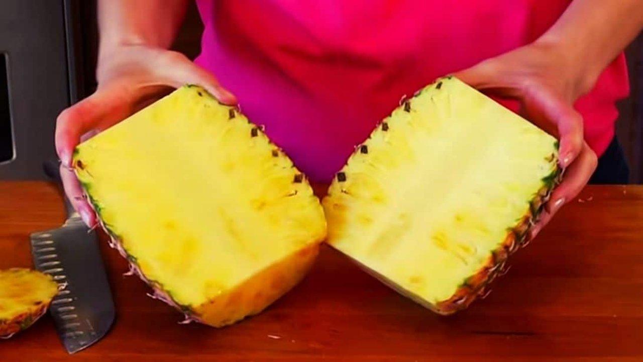 1-Minute Pineapple Cutting Hack