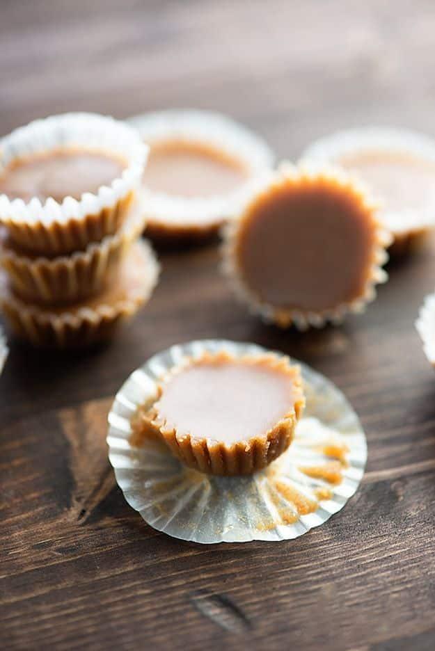 Keto Fat Bombs and Best Ketogenic Recipe Ideas to Make At Home -Maple Almond Fudge Fat Bombs - Easy Recipes With Peanut Butter, Cream Cheese, Chocolate, Coconut Oil, Coffee low car