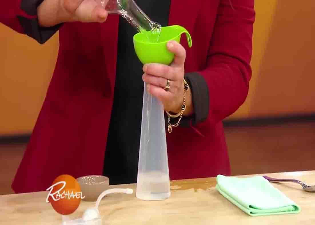 Combining the ingredients for the homemade mirror cleaning solution