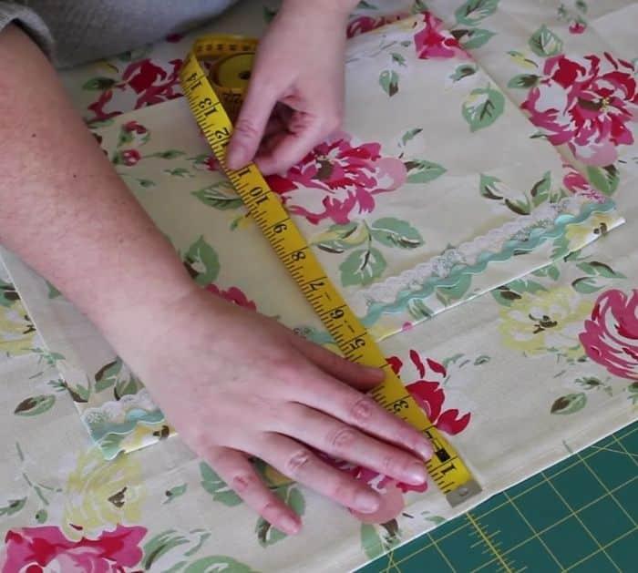Easy To Sew Half-Apron With One Fabric
