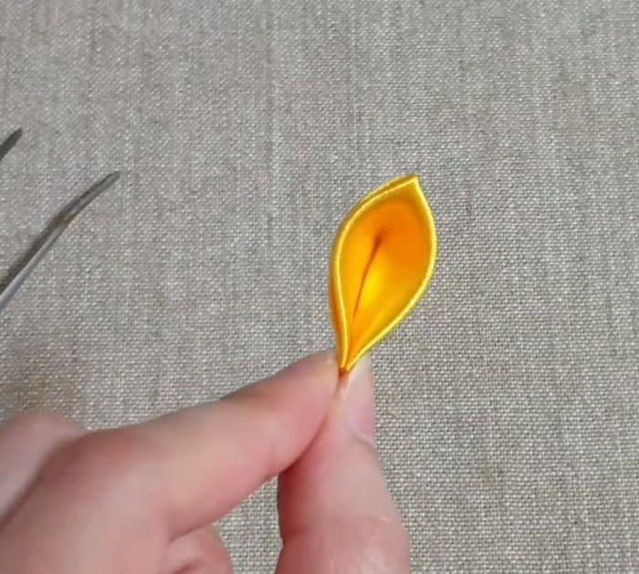How to Make a Flower With a Ribbon DIY