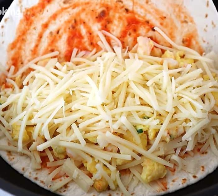 10-Minute Egg Quesadilla Recipe Instructions