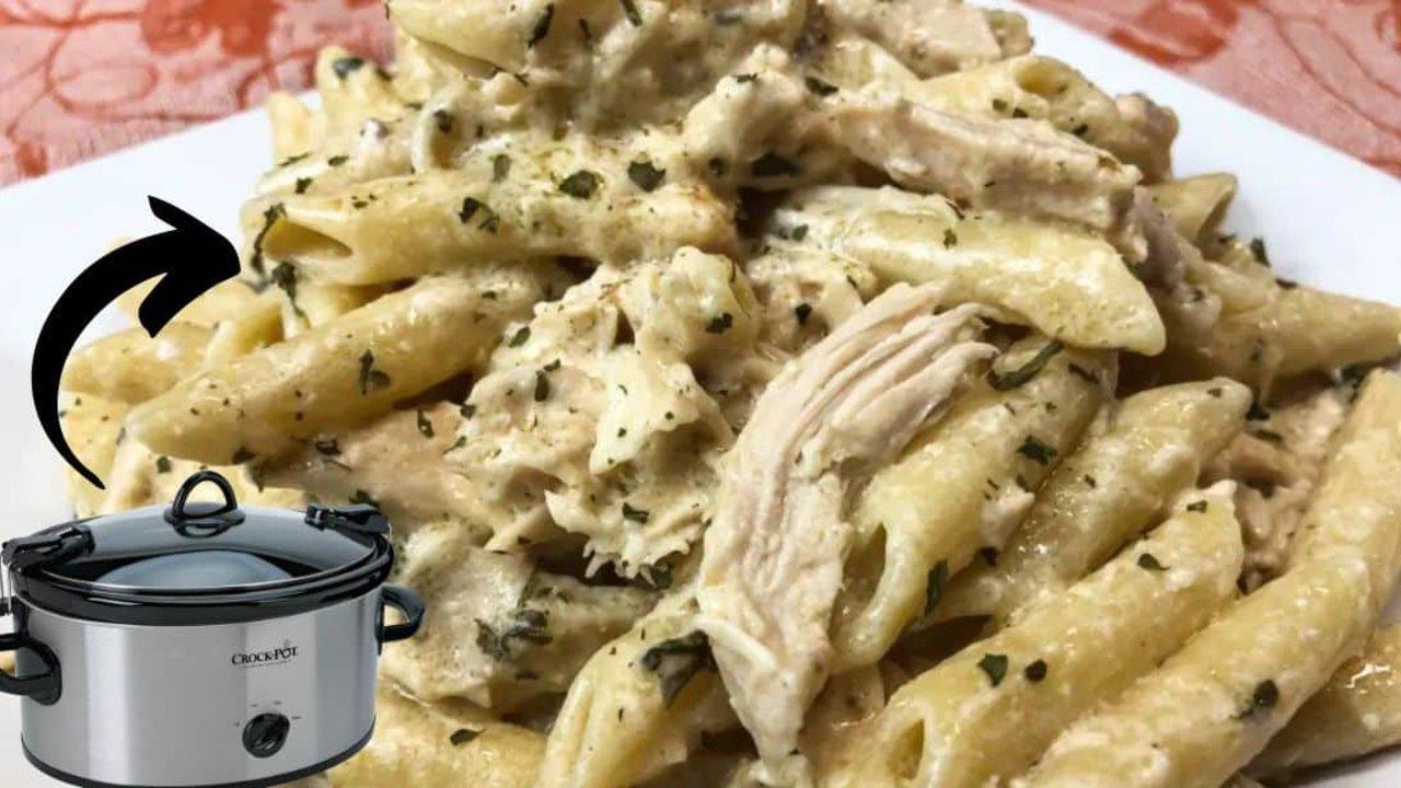 Easy Crockpot Olive Garden Copycat Chicken & Pasta Recipe
