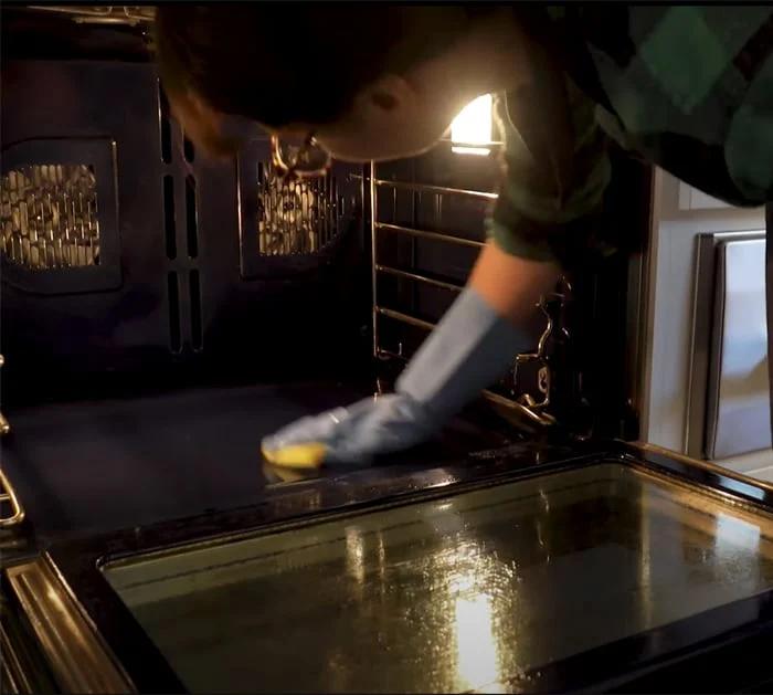 directions to clean oven easily