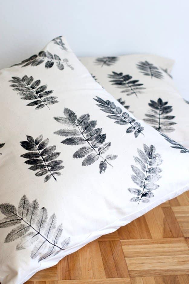 DIY Pillows and Creative Pillow Projects - DIY Plant Printed Pillow - Decorative Cases and Covers, Throw Pillows, Cute and Easy Tutorials for Making Crafty Home Decor - Sewing Tuto