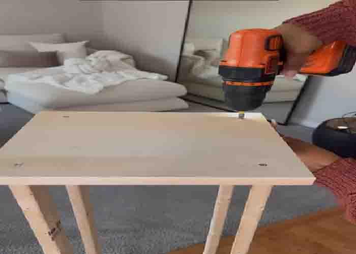 Assembling the frame for the DIY ivy lamp