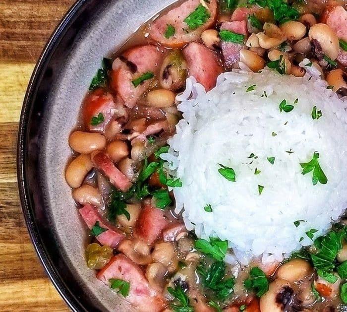 Easy and Cheap Southern Black Eyed Peas Crockpot Recipe
