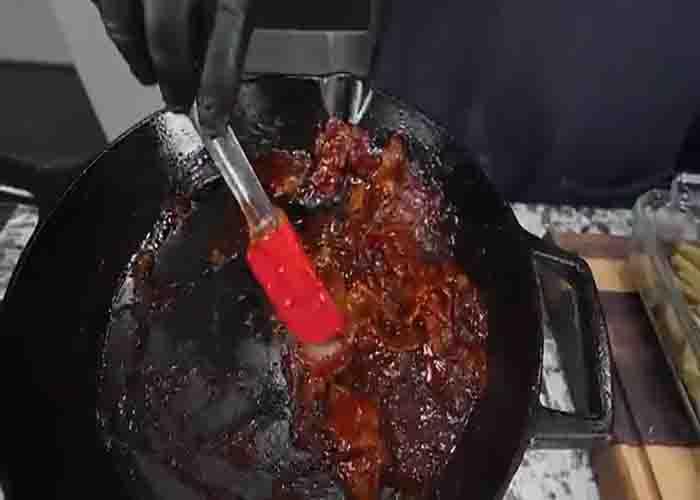 Making the sauce for the bbq green beans