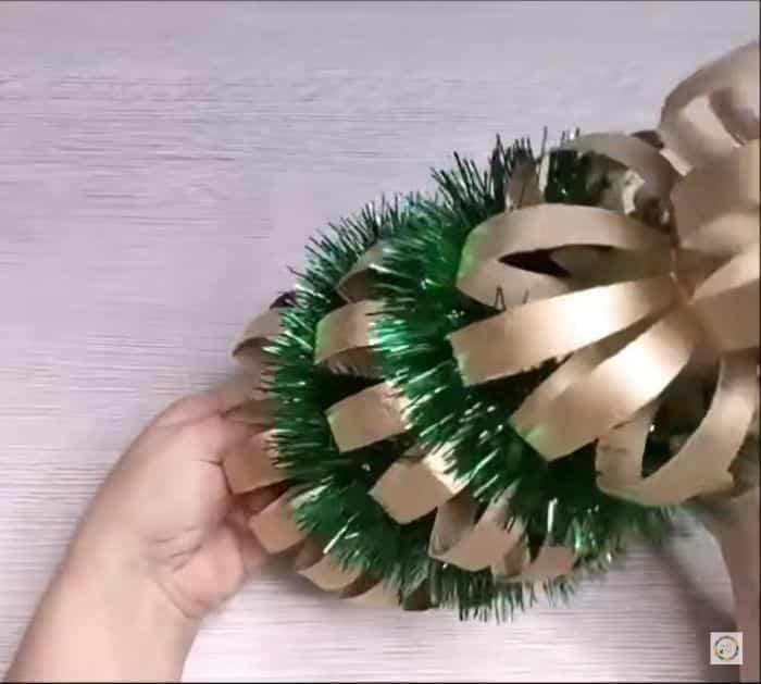 How to Make a Christmas Tree Using Toilet Paper Rolls