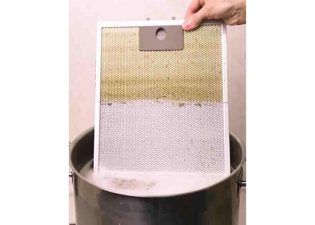 Soaking the stove filter to the homemade solution