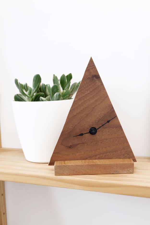 DIY Minimal Geometric Clock, flexible enough to adjust as you go and worth bookmarking for your next project list