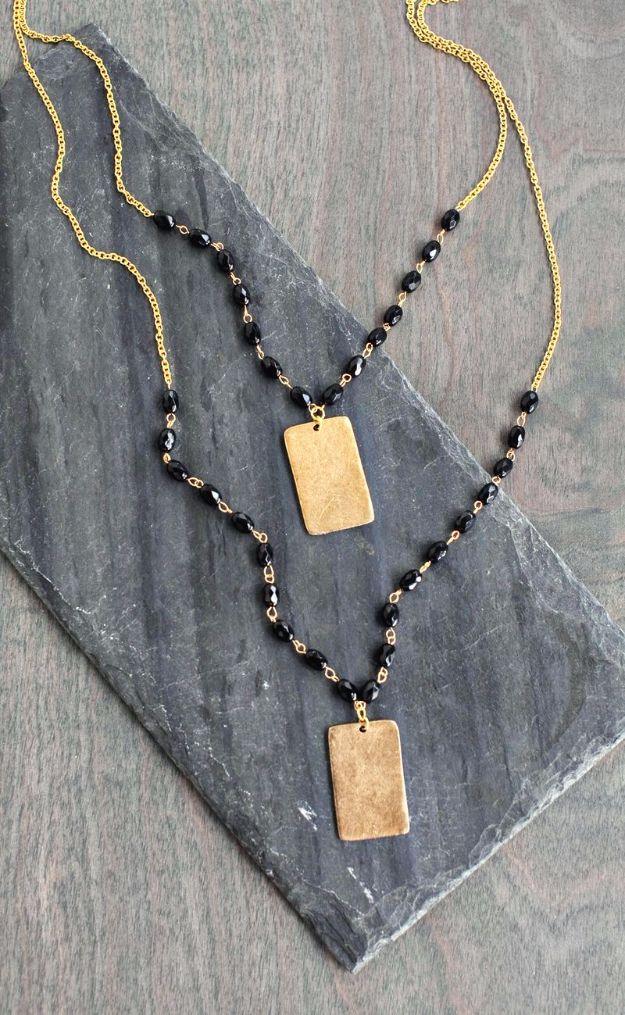 Beaded Pendant Necklace, a handmade wardrobe refresh, and a wardrobe staple worth making more than once
