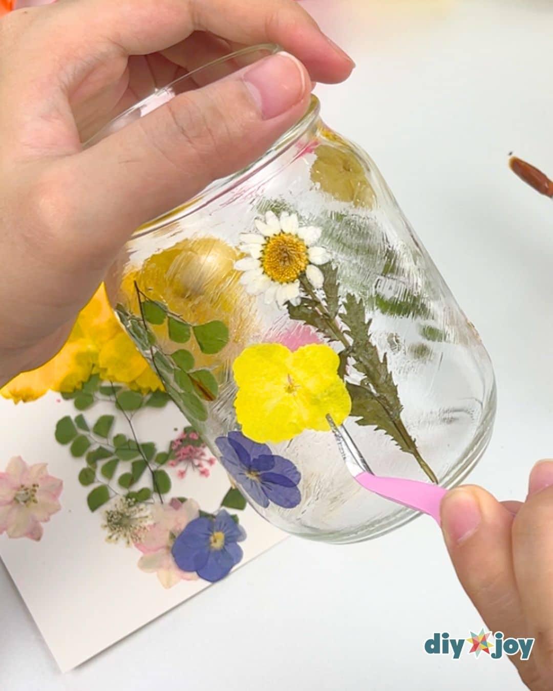 Easy Mason Jar Fairy Lights Pressed Flowers — working with pressed flower