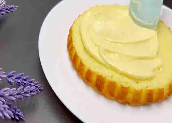 Assembling the cottage cheesecake