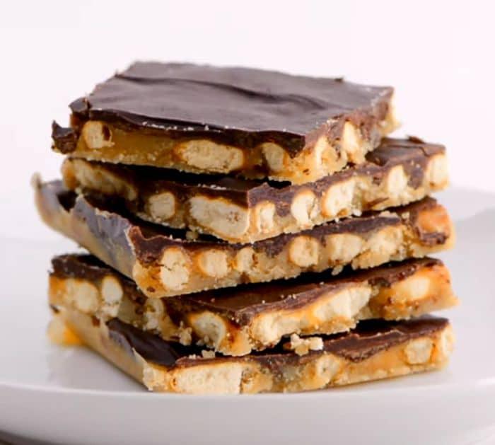 Easy To Make Chocolate Caramel Pretzel Bars