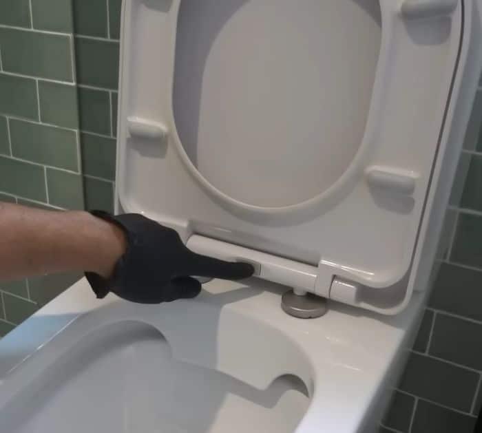 Materials You Need to Tighten a Loose Toilet Seat (1)