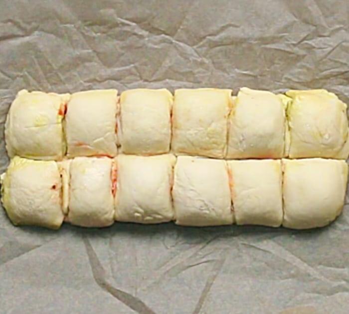 Learn to make these bite sized ice cube pizza treats for your next potluck party