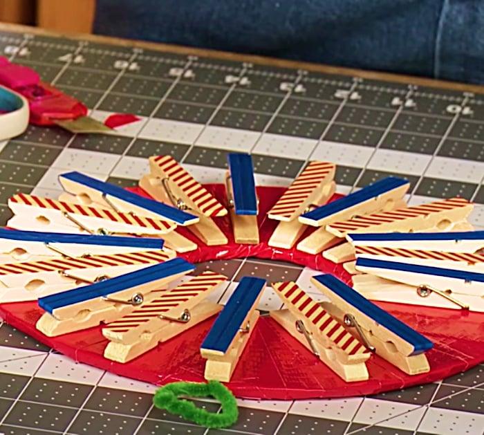 Clothespin Crafts - DIY Photo Holder - DIY Photo Wreath