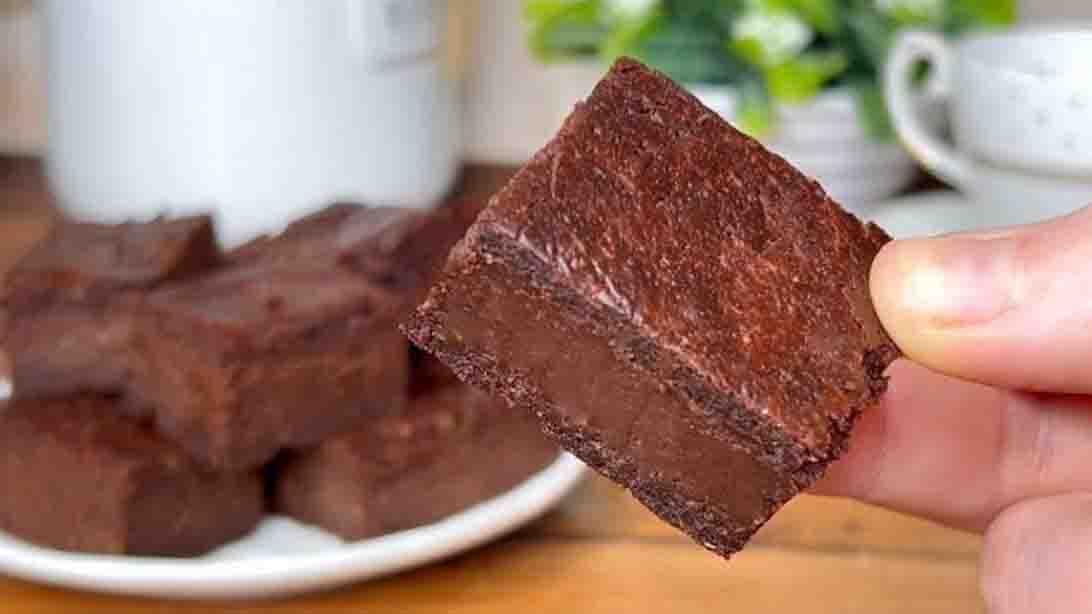 4-Ingredient Yogurt Chocolate Squares Recipe