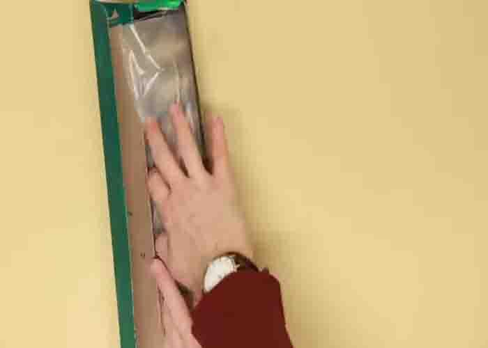Using empty aluminum foil boxes as a cookie gift box