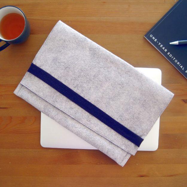 Felt & Fleece Laptop Sleeve Sewing Tutorial, easy to fit into a free afternoon and an idea worth saving for later