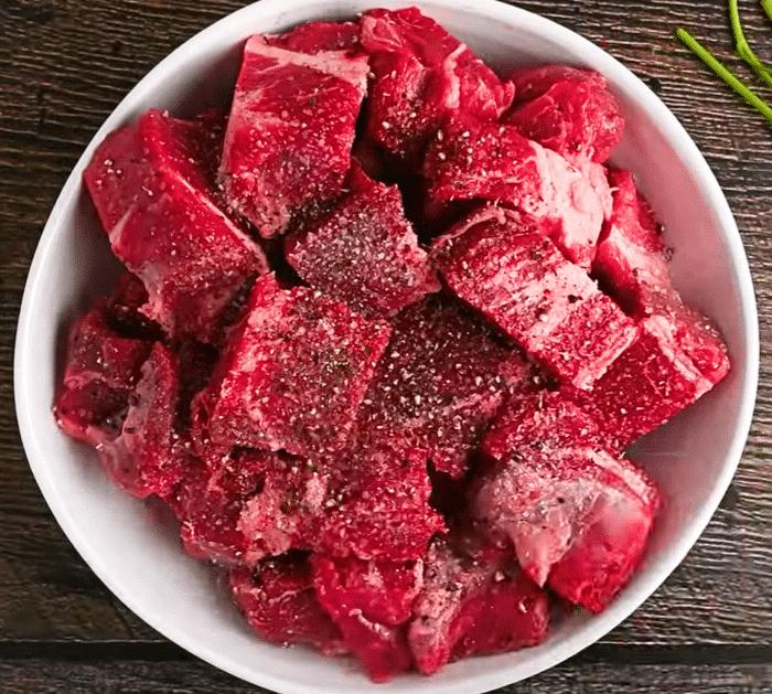 How to Make Crockpot Beef Bourguignon