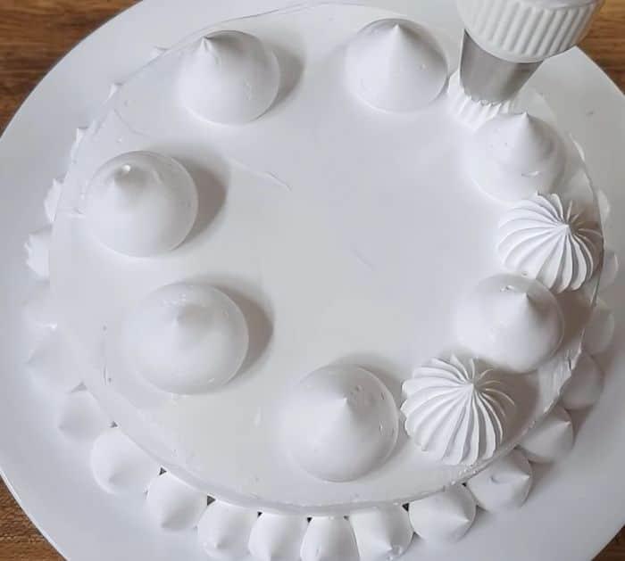 Easy and Cheap New Year Cake Recipe for Beginners