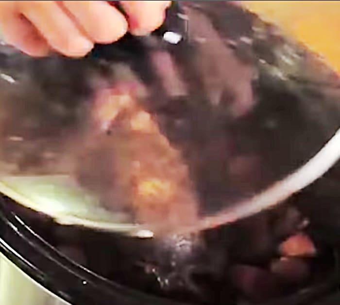 Mistakes everyone is making while cooking in their slow cooker crockpot