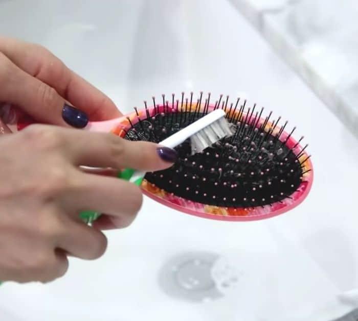 Easy Dirty Hairbrush Cleaning Hack