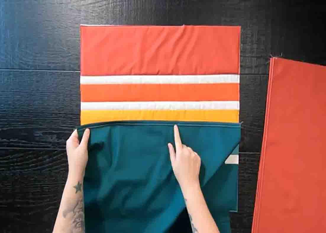 Making the envelope for the retro quilted pillowcase
