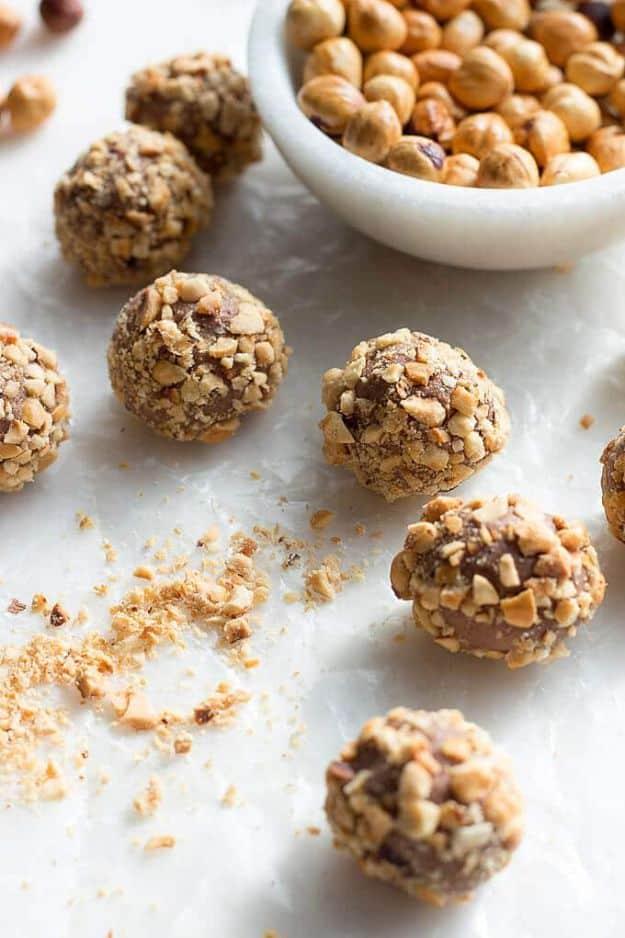 Keto Dessert Recipes - Keto Hazelnut Truffles - Easy Ketogenic Diet Dessert Recipes and Recipe Ideas - Shakes, Cakes In A Mug, Low Carb Brownies, Gluten Free Cookies #keto #ketorec