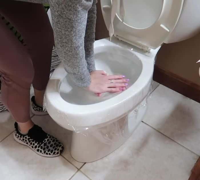 Easy Toilet Cleaning Hacks for Lazy People