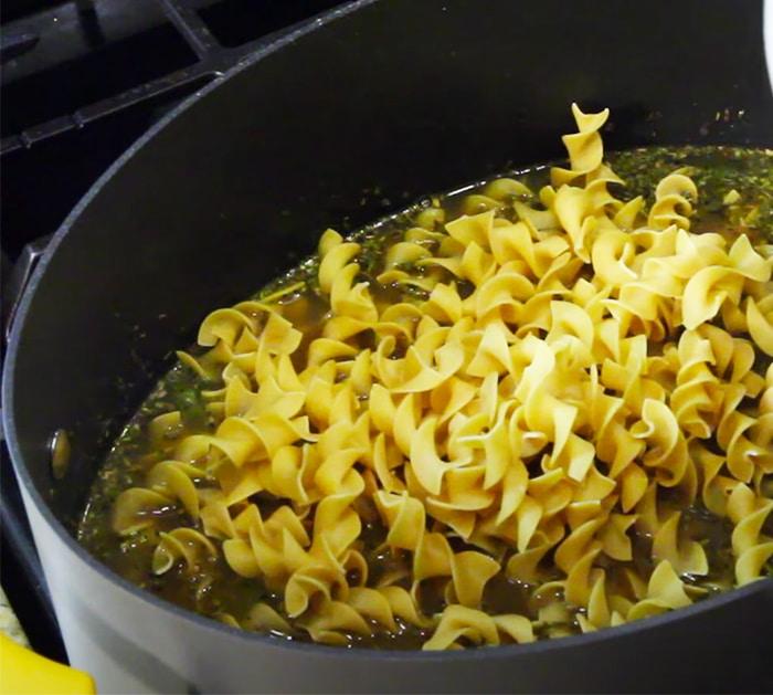 Simple Noodle Soup Recipes - Lazy Mans dinner - Simple Chicken Dinners - Winter Soups