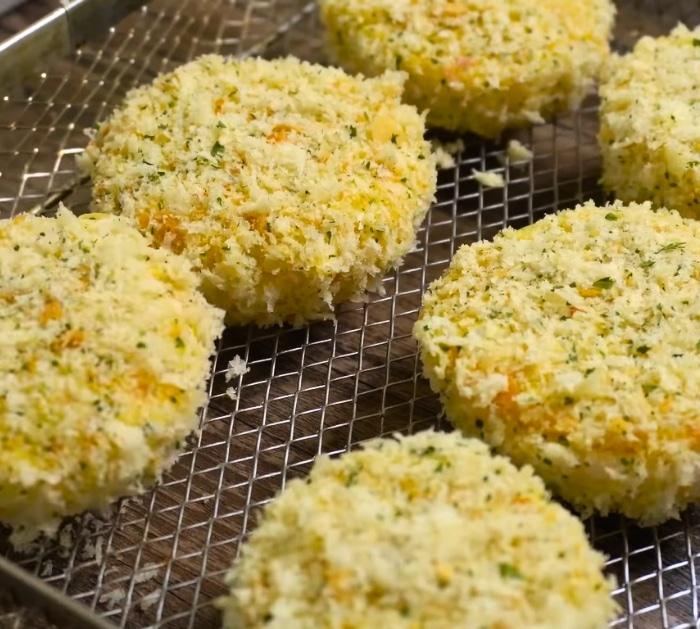 Air-Fried Crispy Cheese Onion Potato Cakes Instructions