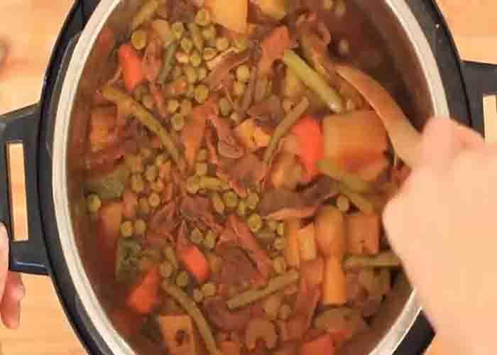 Cooking the vegetable stew in the pressure cooker